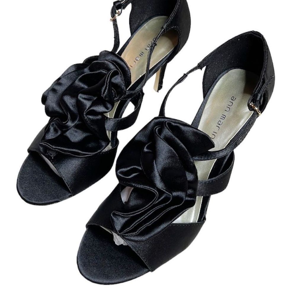 Ann Marino Honey Bun Black Satin Ruffle Heels Size 8.5 New